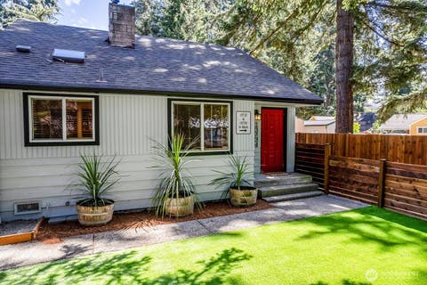 Photo of 13734 Stone Avenue N, Seattle, WA 88133 (MLS # 2568175)