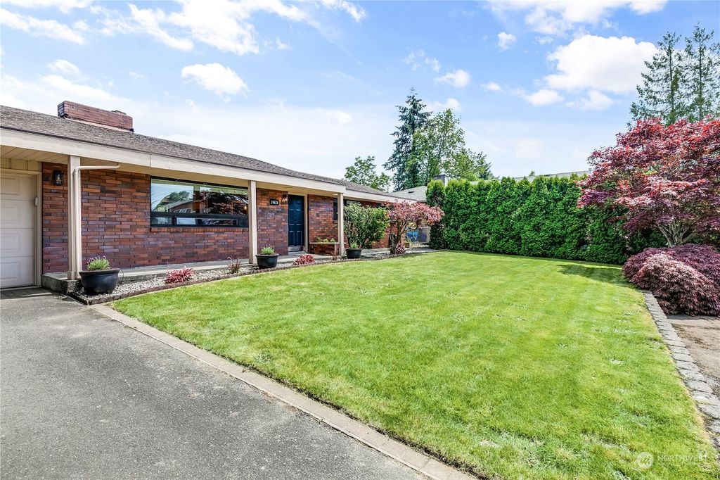 Photo of 19624 105th Avenue SE, Renton, WA 98055 (MLS # 2244469)