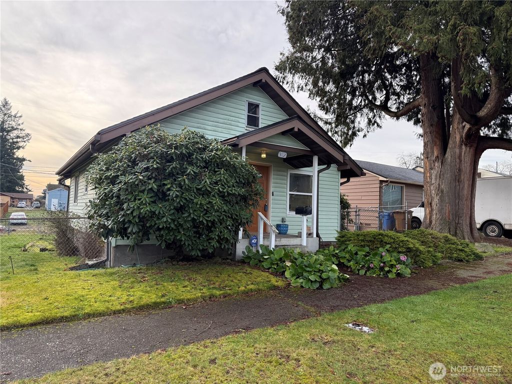 Photo of 3112 S Melrose Street, Tacoma, WA 98405 (MLS # 2463618)