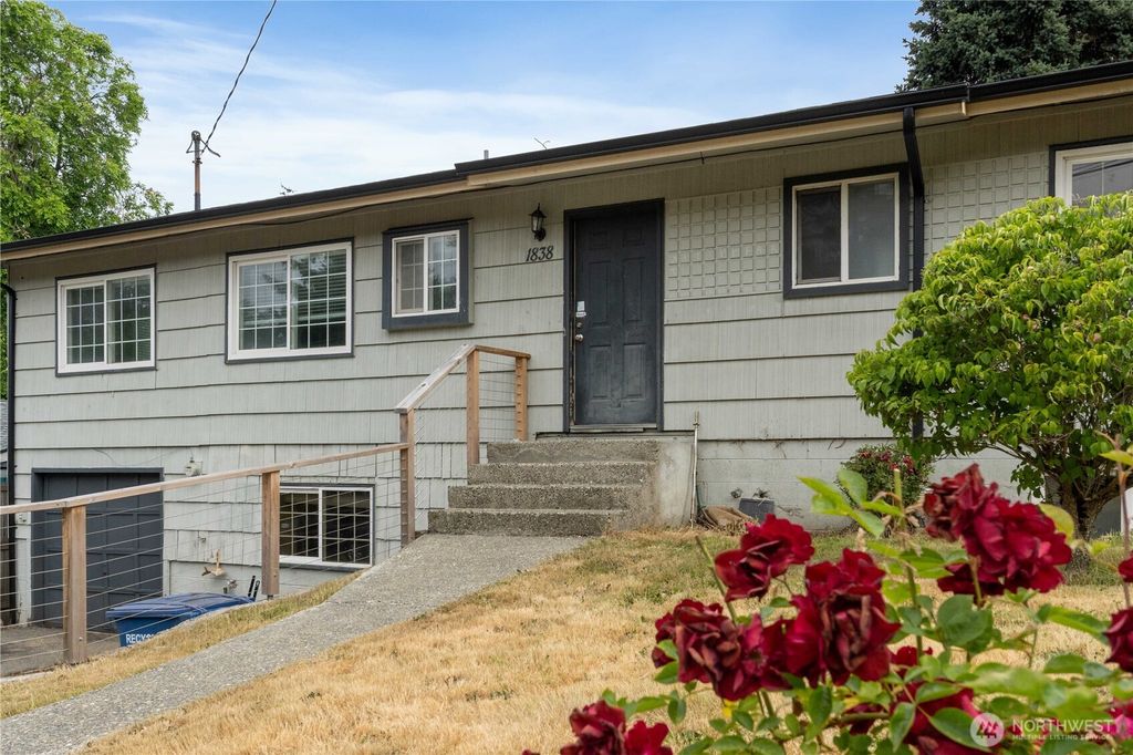 Photo of 1838 S 246th Place, Des Moines, WA 98198 (MLS # 2391936)
