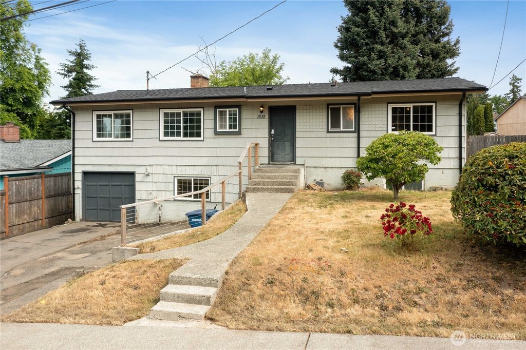 Photo of 1838 S 246th Place, Des Moines, WA 98198 (MLS # 2391936)