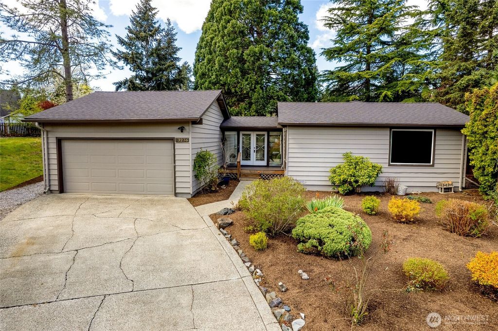 Photo of 13236 SE 161st Place, Renton, WA 98058 (MLS # 2506528)