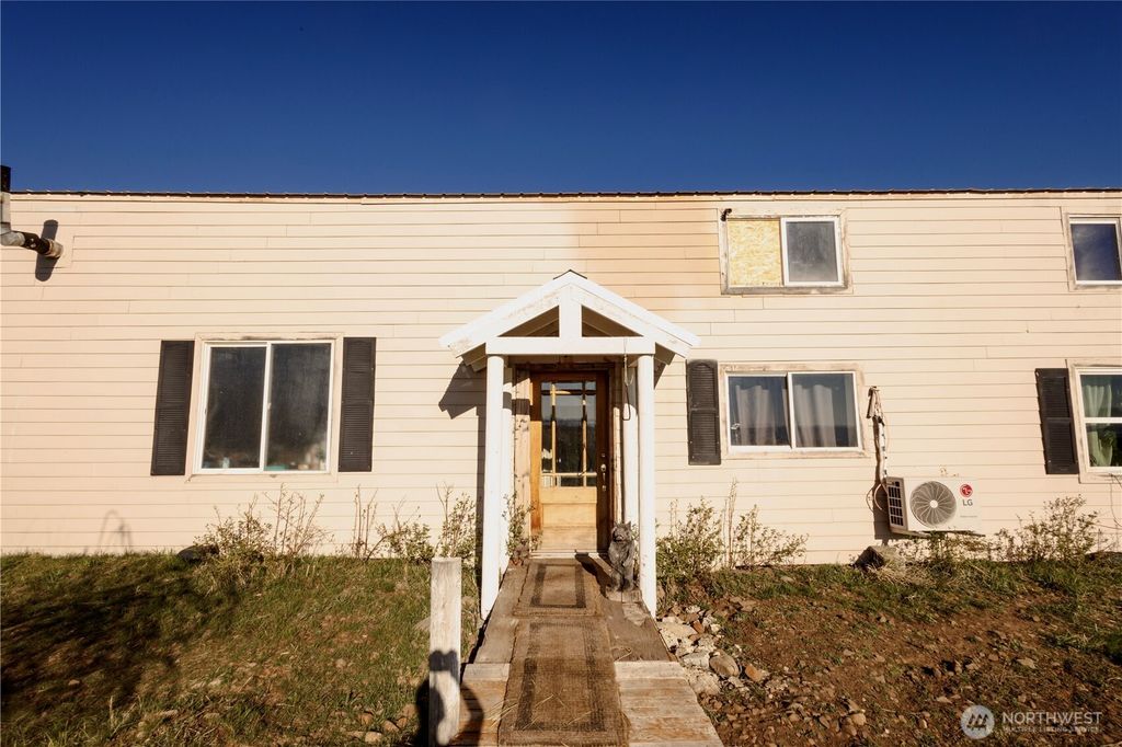 Photo of 19110 Reecer Creek Road, Ellensburg, WA 98926 (MLS # 2505940)