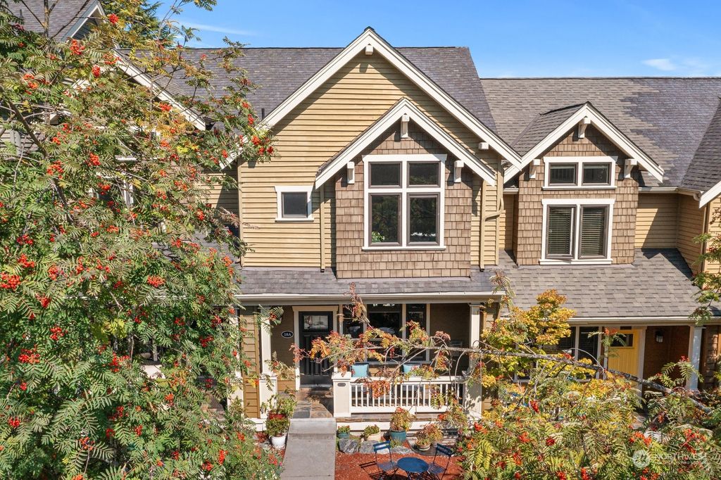 Photo of 18 A W Etruria Street, Seattle, WA 98119 (MLS # 2157211)
