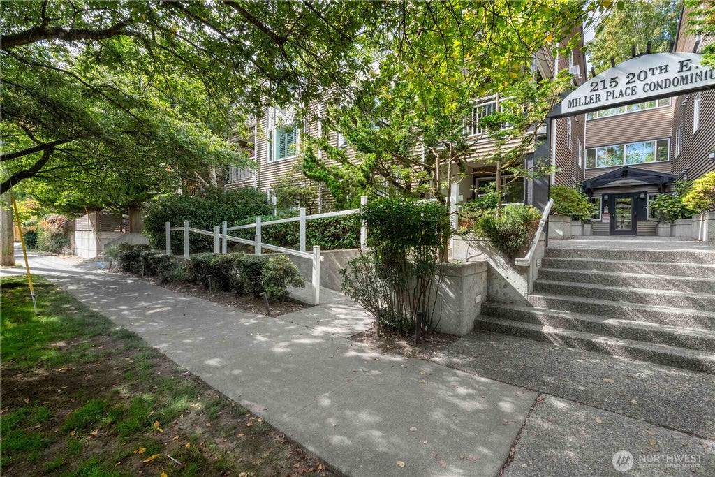 Photo of 215 20th Avenue E #204, Seattle, WA 98112 (MLS # 2585436)