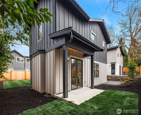 Photo of 817 18th Avenue W, Kirkland, WA 98033 (MLS # 2522993)