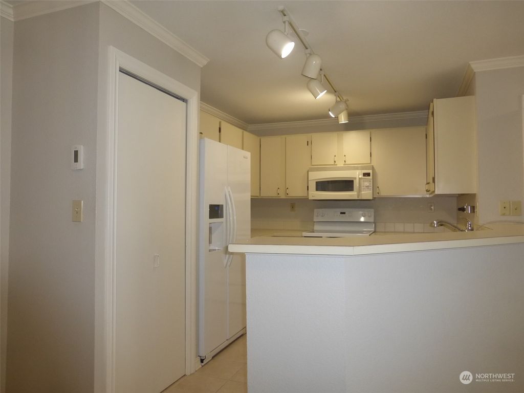 listing image 9364342244882326215