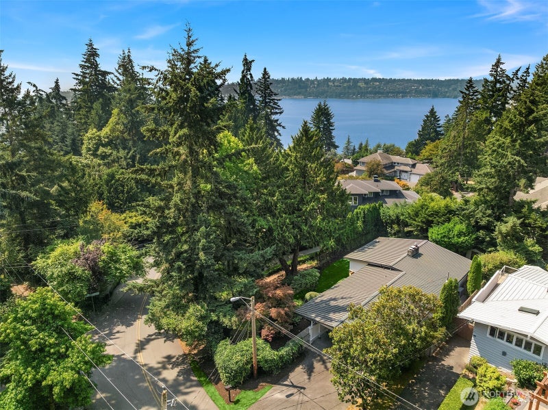 11215 Champagne Point Road NE