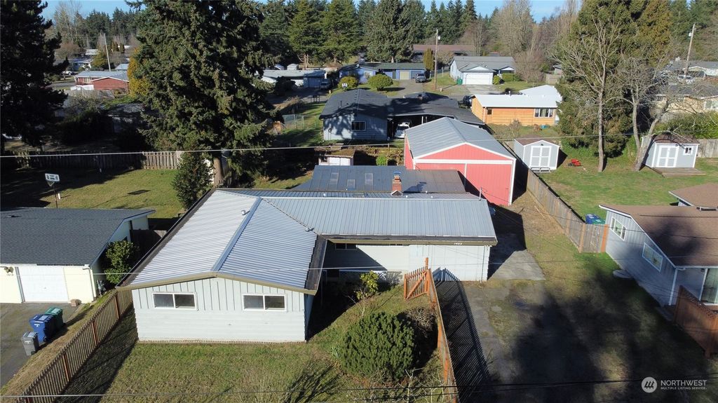 Photo of 1422 S 303rd Street, Federal Way, WA 98003 (MLS # 2033470)