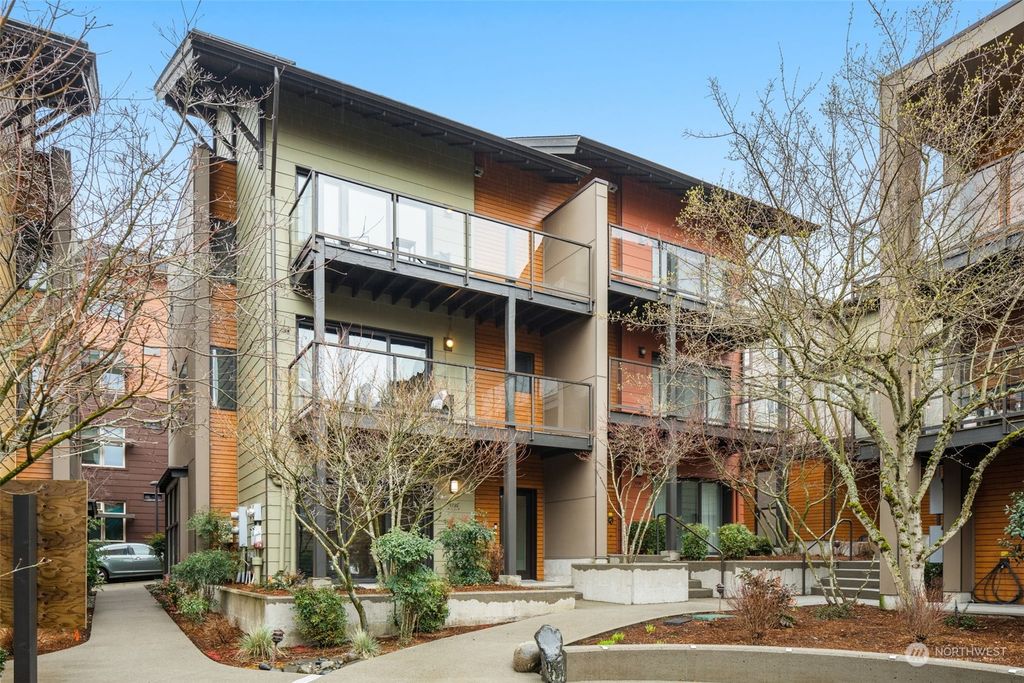 Photo of 1735 9th Place NE, Issaquah, WA 98029 (MLS # 2193138)