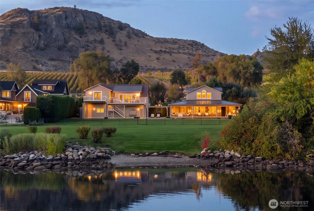 Photo of 256 Vineyard Drive, Orondo, WA 98843 (MLS # 2593644)