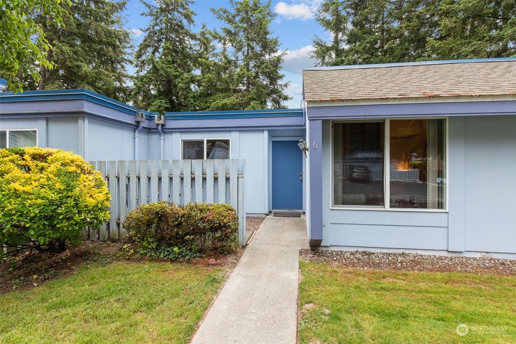 Photo of 4308 NE Sunset Boulevard #D6, Renton, WA 98059 (MLS # 2294251)