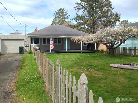 Photo of 104 9th Street SE, Long Beach, WA 98631 (MLS # 2357535)