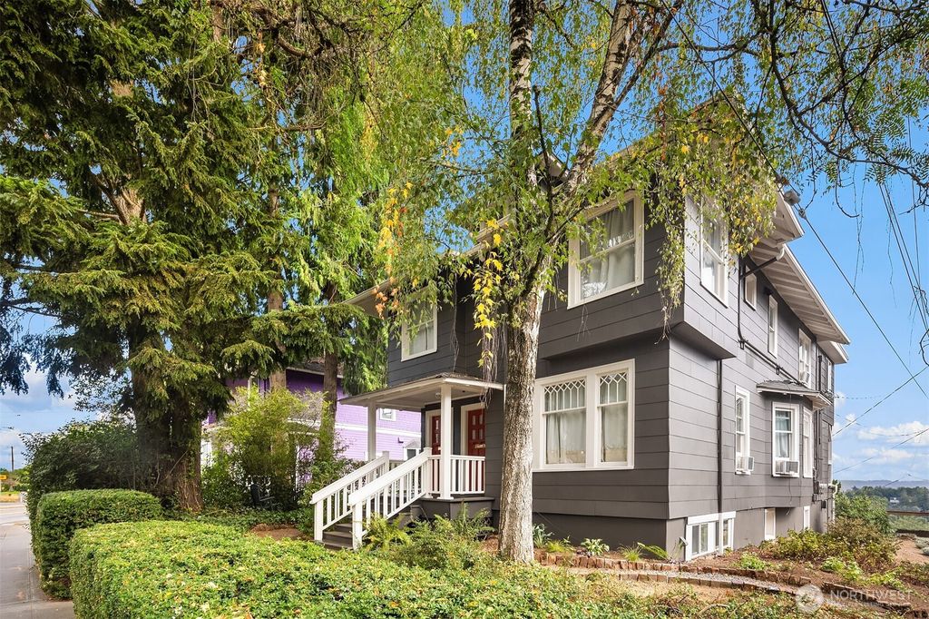 Photo of 914 23rd Avenue E, Seattle, WA 98112 (MLS # 2401304)