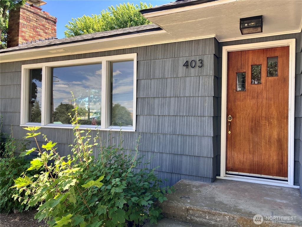 Photo of 403 W Chestnut Street, Almira, WA 99103 (MLS # 2451432)