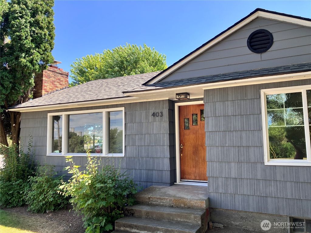 Photo of 403 W Chestnut Street, Almira, WA 99103 (MLS # 2451432)