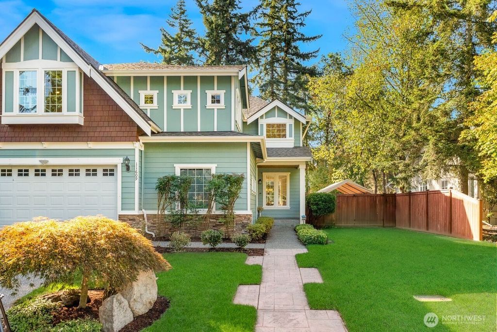 Photo of 11609 NE 111th Street, Kirkland, WA 98033 (MLS # 2422335)