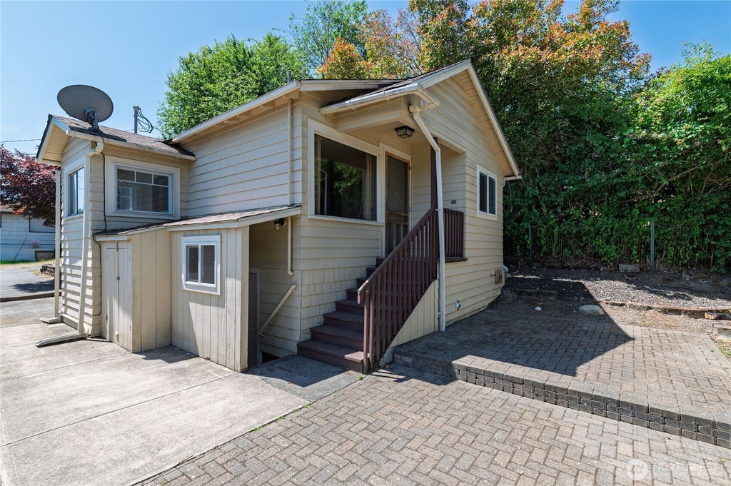 Photo of 1906 14th Street, Bremerton, WA 98337 (MLS # 2552590)