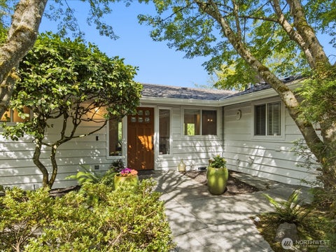 Photo of 12428 68th Avenue NE, Kirkland, WA 98034 (MLS # 2541719)