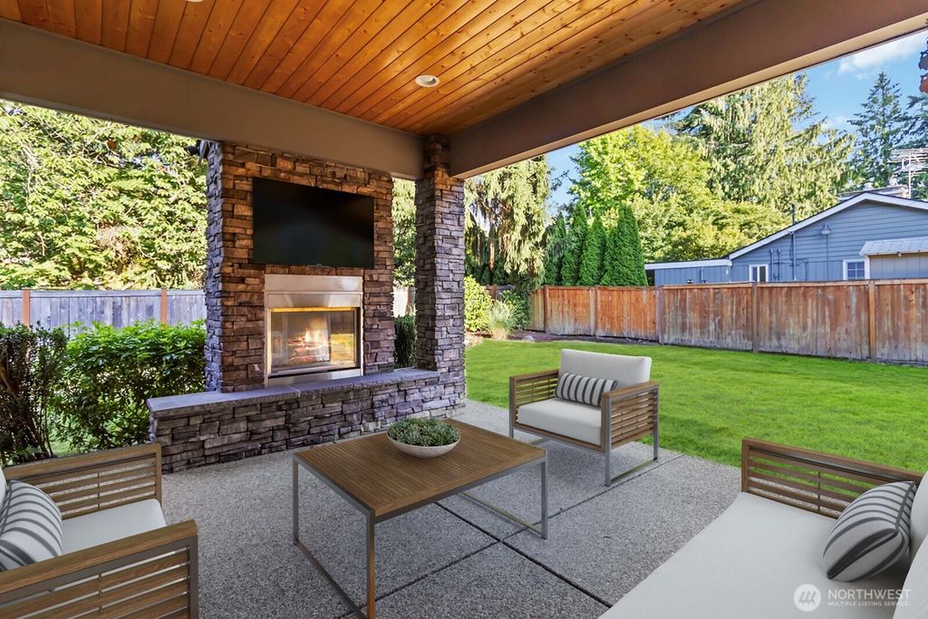 Photo of 1054 Walnut Street, Edmonds, WA 98020 (MLS # 2412264)