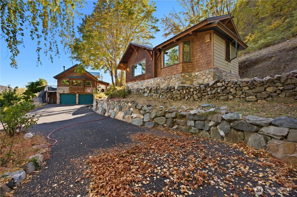 Photo of 16495 S Lakeshore Road, Chelan, WA 98816 (MLS # 2446623)