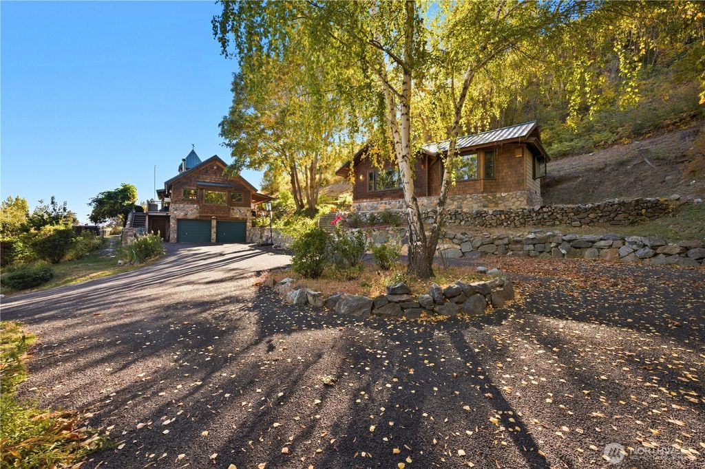 Photo of 16495 S Lakeshore Road, Chelan, WA 98816 (MLS # 2446623)