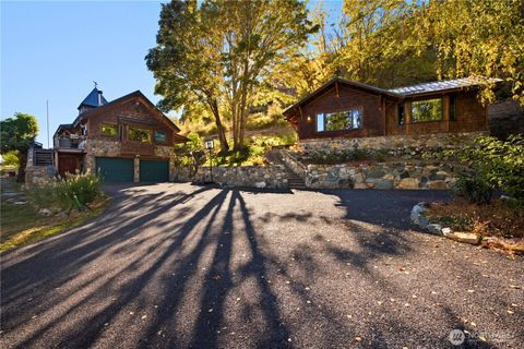 Photo of 16495 S Lakeshore Road, Chelan, WA 98816 (MLS # 2446623)