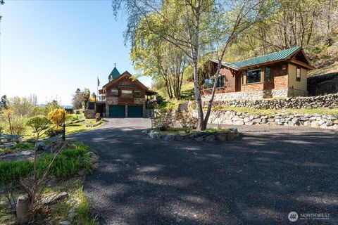 Photo of 16495 S Lakeshore Road, Chelan, WA 98816 (MLS # 2446623)