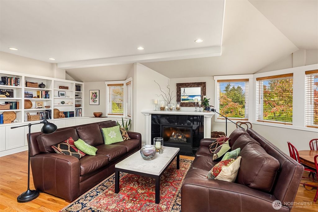 Photo of 4411 NE 90th Street, Seattle, WA 98115 (MLS # 2467987)