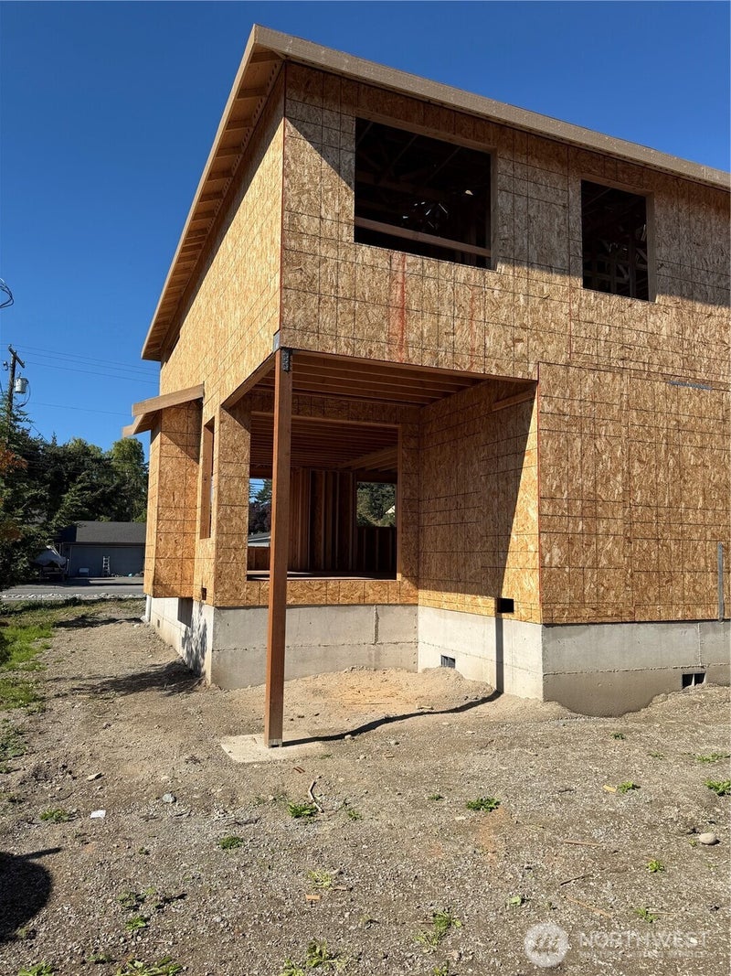 747 Maple Avenue
