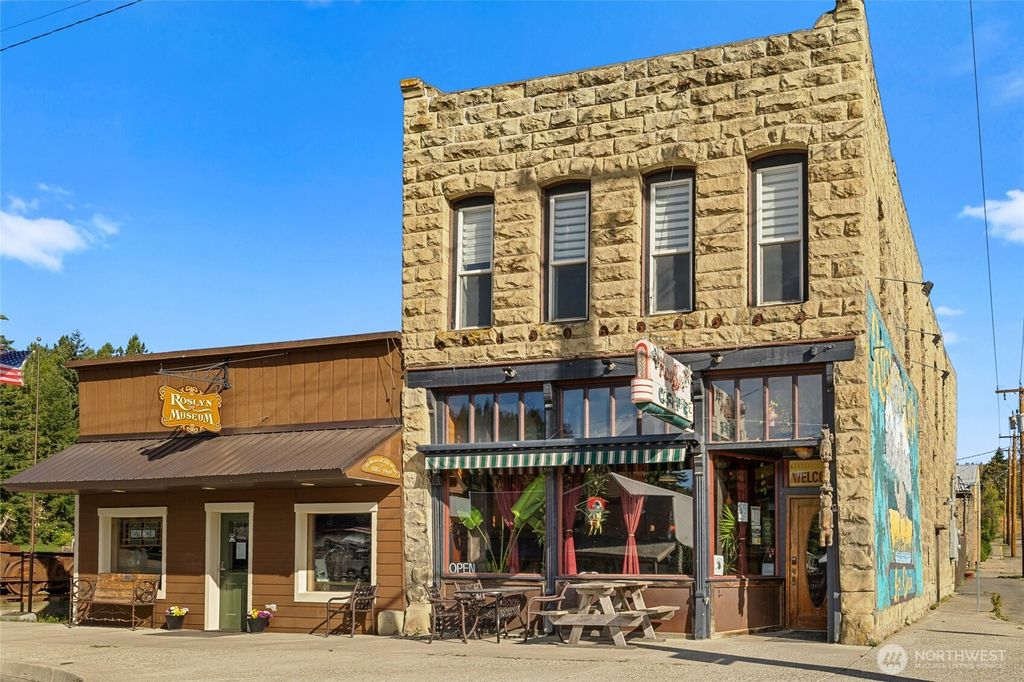Photo of 201 W Pennsylvania Avenue, Roslyn, WA 98941 (MLS # 2489237)