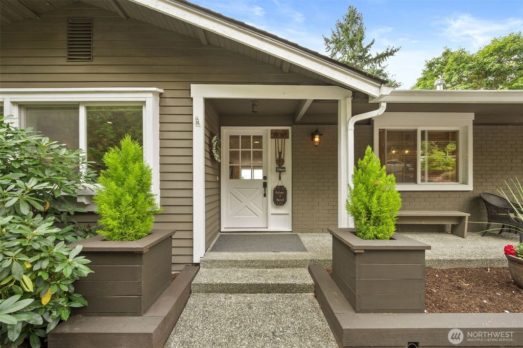 Photo of 12509 206th Place SE, Issaquah, WA 98027 (MLS # 2442339)