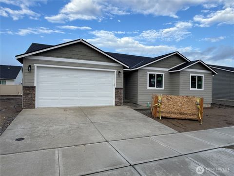 Photo of 70 Salmon Drive, Wenatchee, WA 98801 (MLS # 2455558)