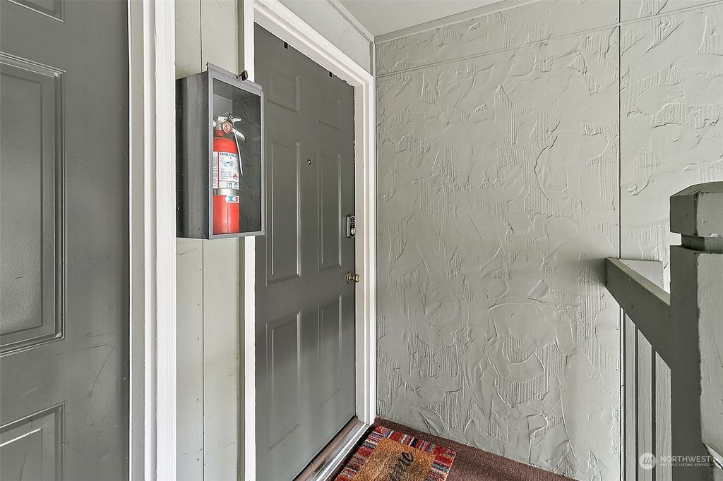 Photo of 105 S 340th Street #F, Federal Way, WA 98003 (MLS # 2052502)