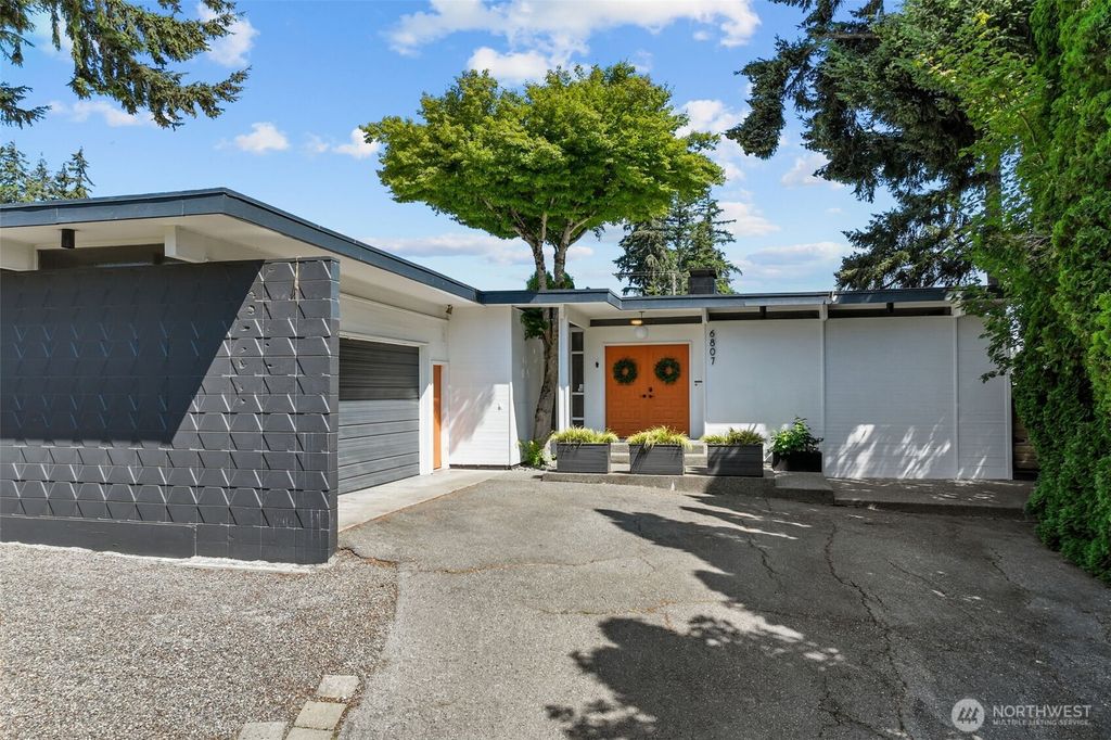 Photo of 6807 44th Street Court W, University Place, WA 98466 (MLS # 2547117)