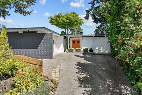 Photo of 6807 44th Street Court W, University Place, WA 98466 (MLS # 2547117)