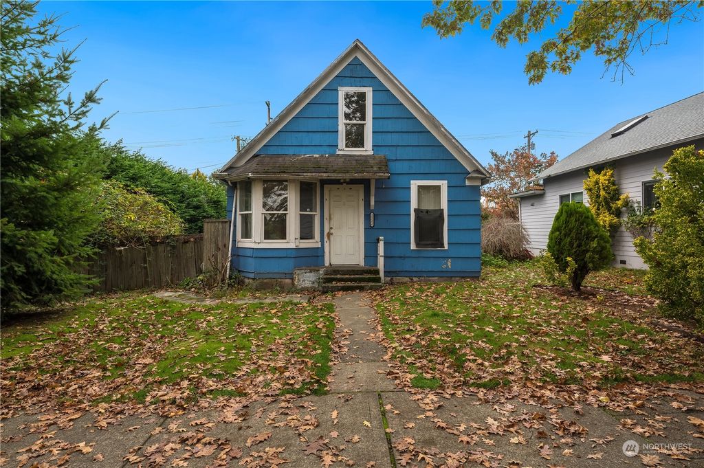 Photo of 2222 McDougall Avenue, Everett, WA 98201 (MLS # 2306655)