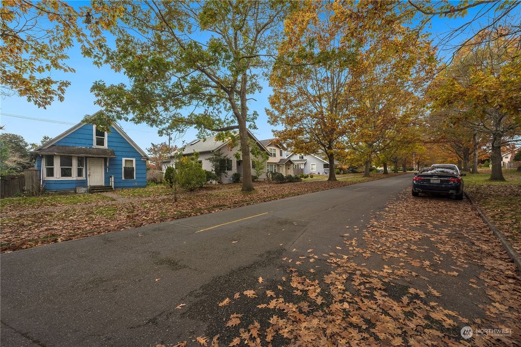 Photo of 2222 McDougall Avenue, Everett, WA 98201 (MLS # 2306655)