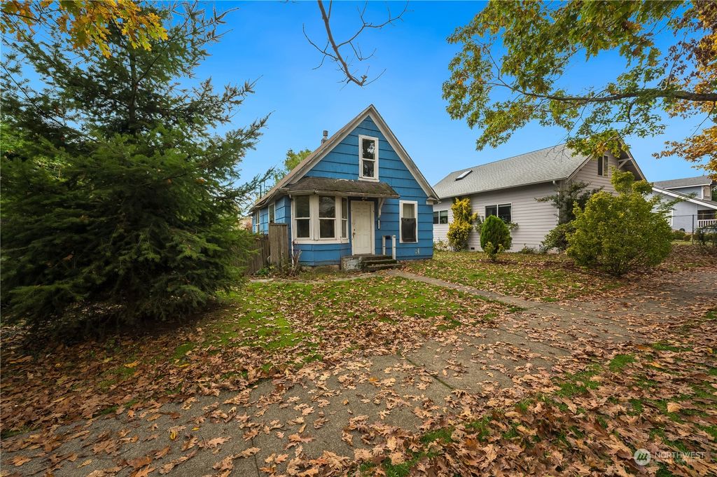 Photo of 2222 McDougall Avenue, Everett, WA 98201 (MLS # 2306655)