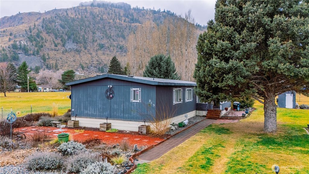 Photo of 213 Davis Ave. Ave, Brewster, WA 98812 (MLS # 2475431)