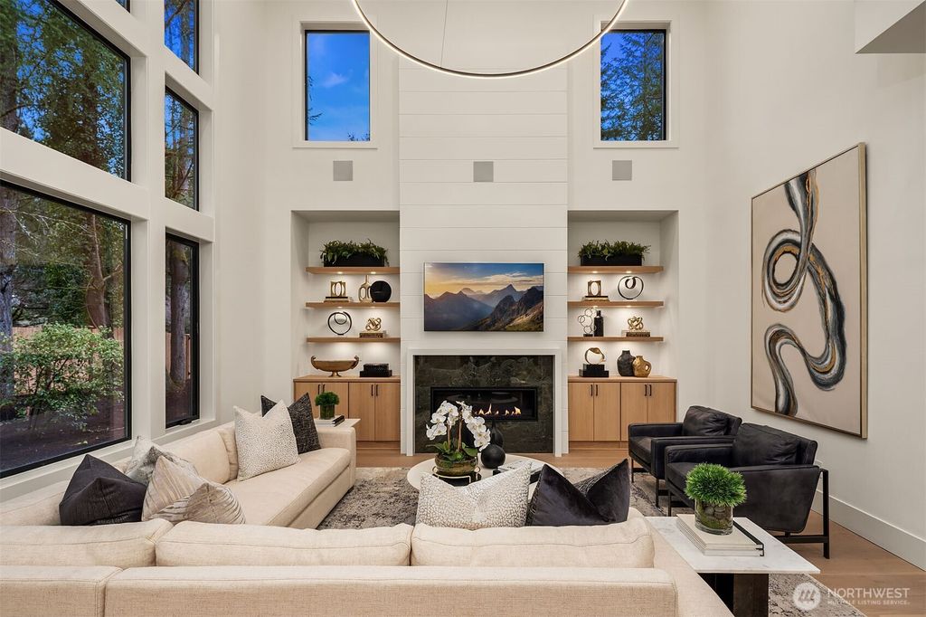 Photo of 13422 NE 54th Place, Bellevue, WA 98005 (MLS # 2335983)