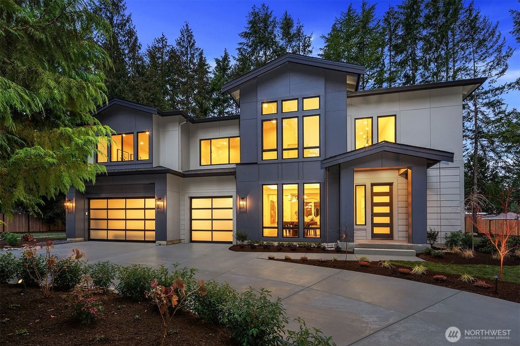 Photo of 13422 NE 54th Place, Bellevue, WA 98005 (MLS # 2335983)