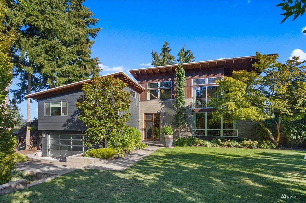 Photo of 7404 91st Avenue SE, Mercer Island, WA 98040 (MLS # 1992175)