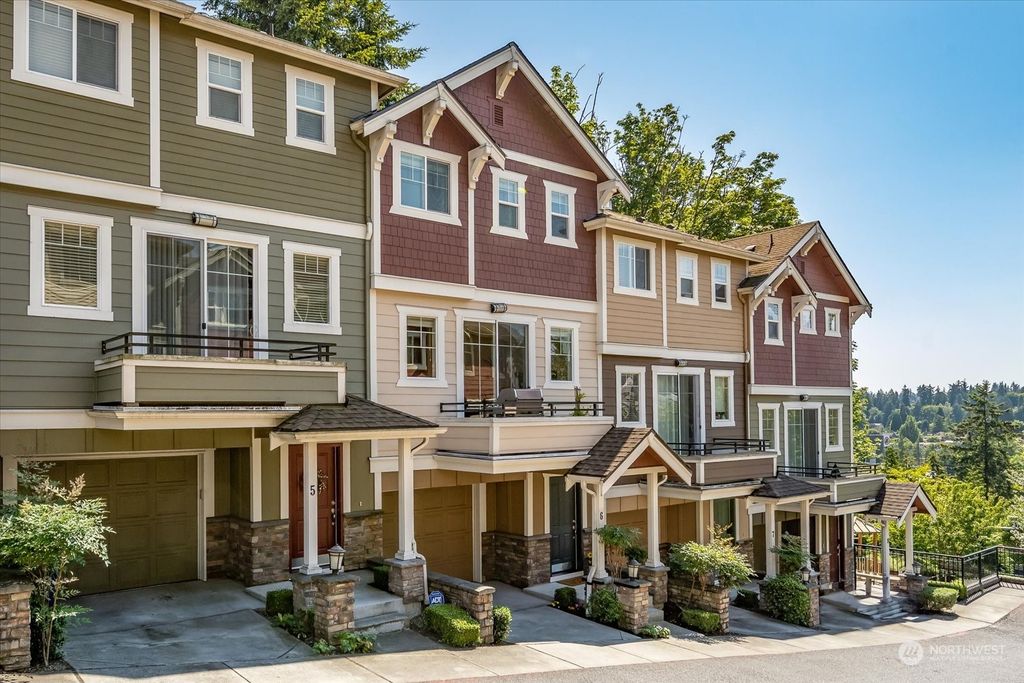 Photo of 107 118th Avenue SE #6, Bellevue, WA 98005 (MLS # 2134110)