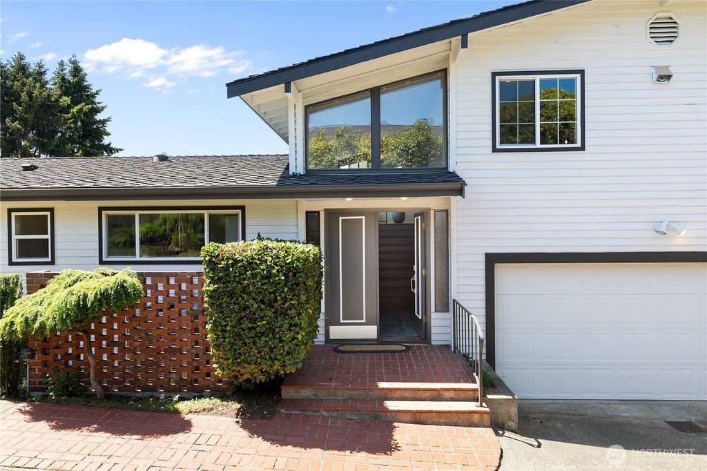 Photo of 18645 2nd Avenue SW, Normandy Park, WA 98166 (MLS # 2403937)