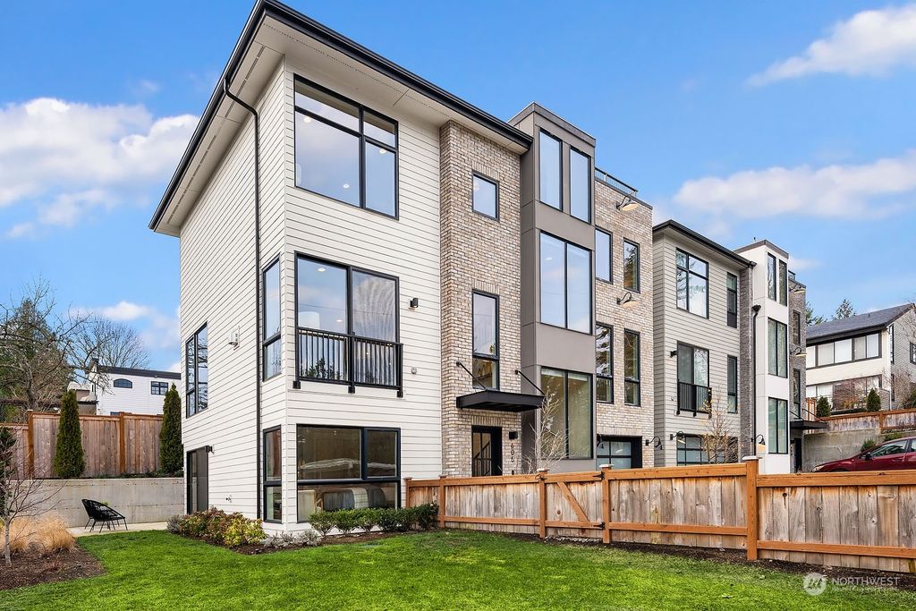 Photo of 605 4th Street, Kirkland, WA 98033 (MLS # 2190951)