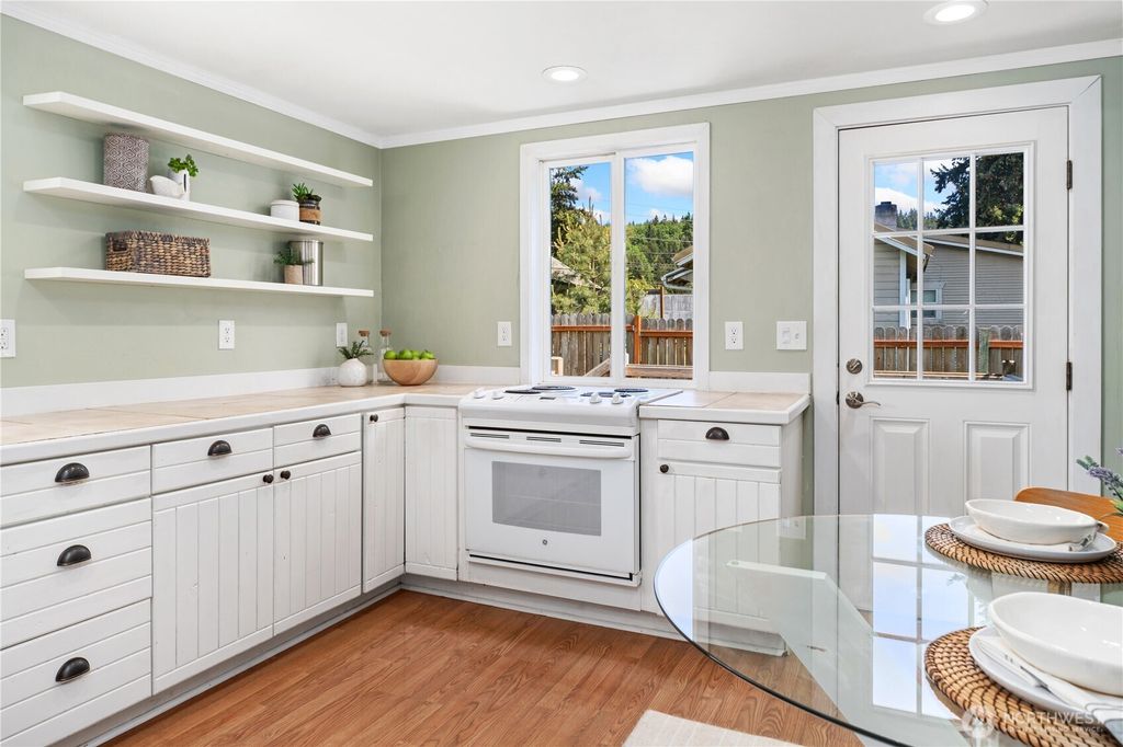 listing image 9367767676822409856