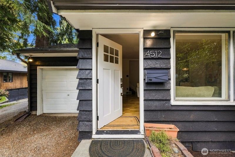 4512 SW Director Place