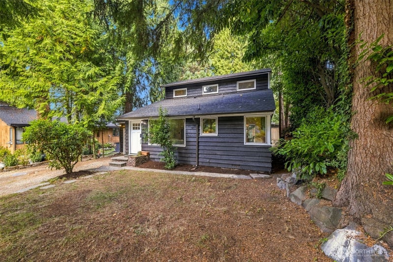 4512 SW Director Place