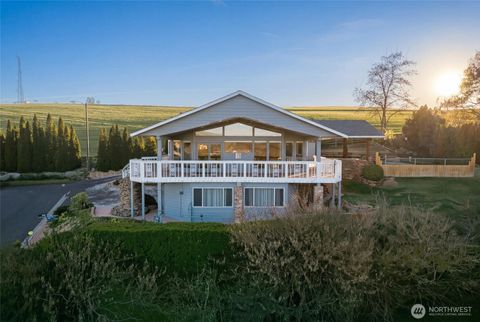 Photo of 226 Balm Avenue, Milton-Freewater, OR 97862 (MLS # 2498352)